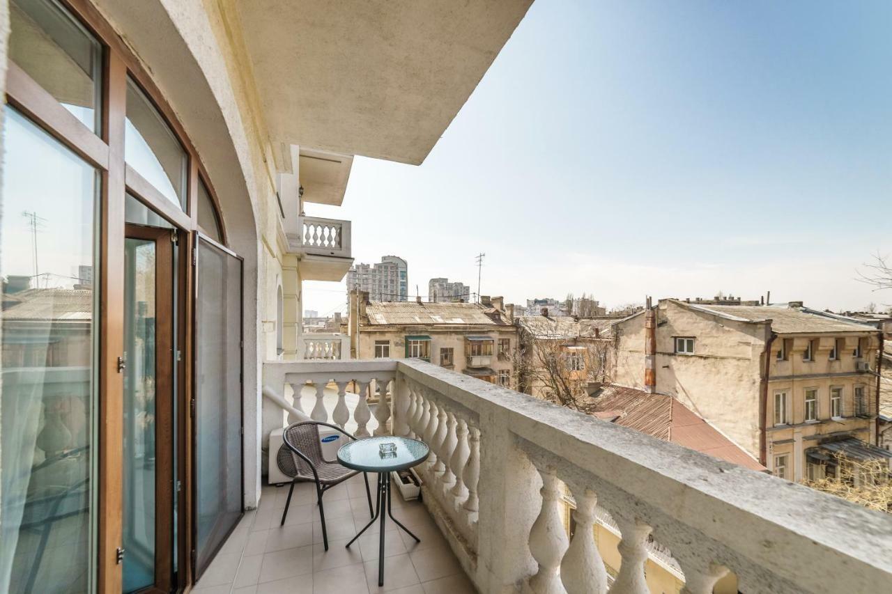 Stylish Apartment With A Balcony Overlooking The Park Odessa Eksteriør billede